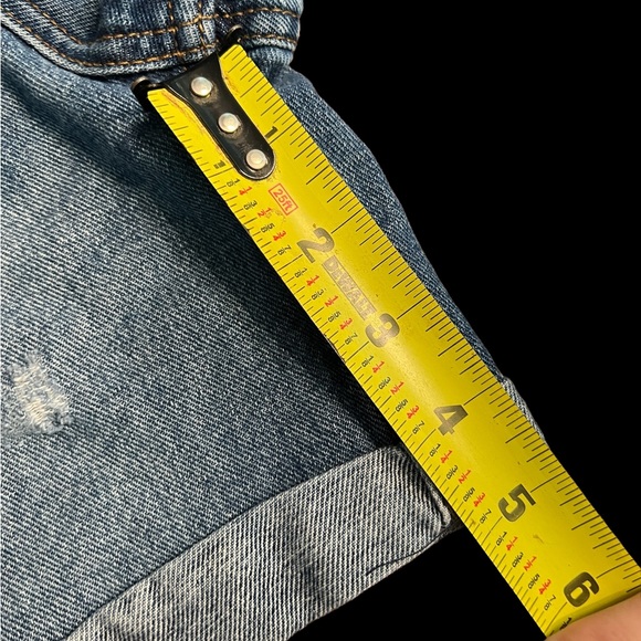 Denim & Co Distressed Jean Shorts- Size 2 - Picture 8 of 8